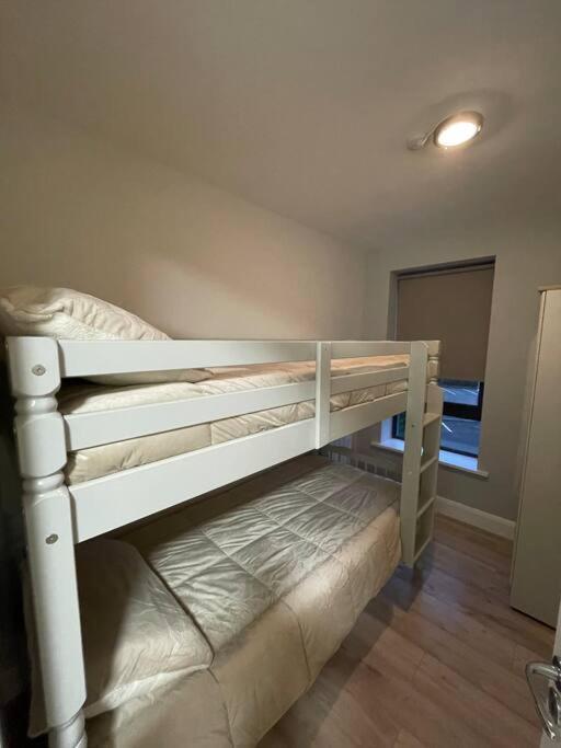 Entire Apartment , Centre Carrick-On-Shannon ภายนอก รูปภาพ